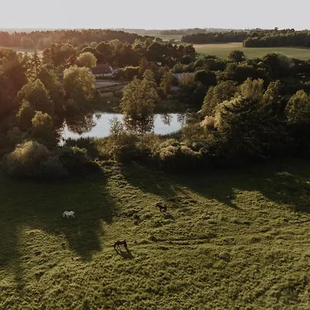 Hébergement de vacances Idillyc Summer And Winter House On Horse Farm *